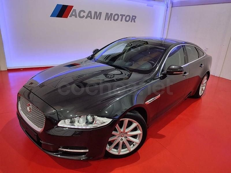 Usado Jaguar XJ Premium Luxury 275 CV (202 kW) 2012 Negro Berlina