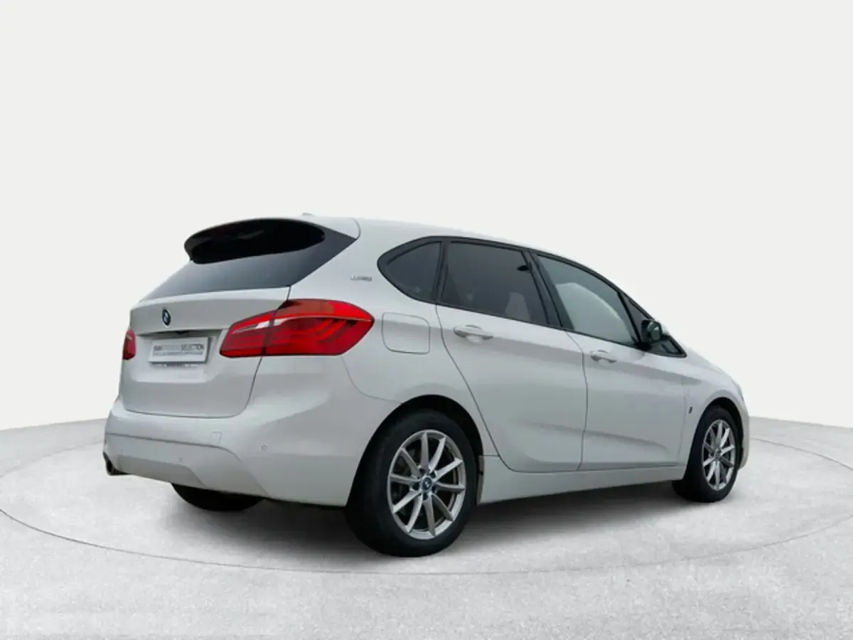 Usado BMW 225 Active Tourer iPerformance 224 CV (164 kW) 2019 Blanco Monovolumen