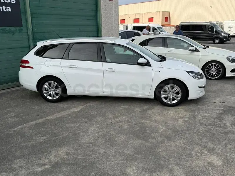 Usado Peugeot 308 SW Allure 120 CV (88 kW) 2016 Blanco Familiar