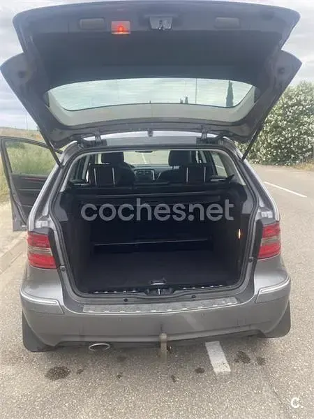 Usado Mercedes B180 109 CV (80 kW) 2009 Gris / plata Monovolumen