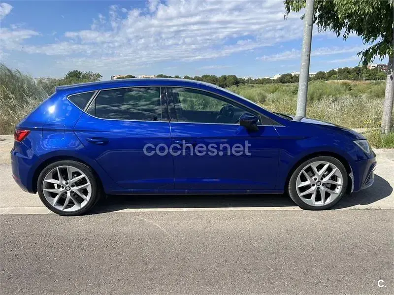 Usado Seat Leon FR 125 CV (91 kW) 2018 Azul Berlina