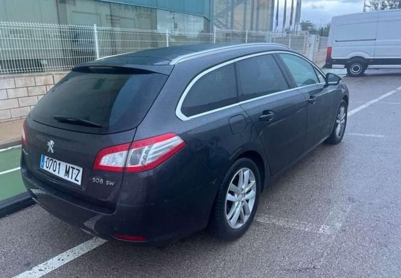 Usado Peugeot 508 SW Allure 156 CV (114 kW) 2012 Negro Familiar