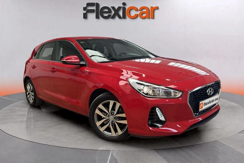 Rojo Usado 2017 Hyundai i30 GO! Berlina | 12.990 € (Precio justo) - Imagen 1/4