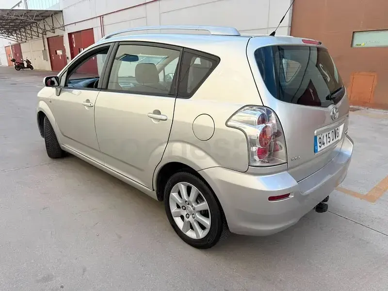 Usado Toyota Corolla Verso Luna 129 CV (94 kW) 2006 Gris / plata Monovolumen