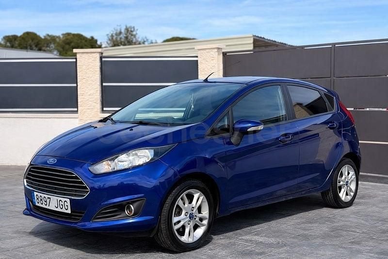 Usado Ford Fiesta Titanium 82 CV (60 kW) 2015 Azul Berlina