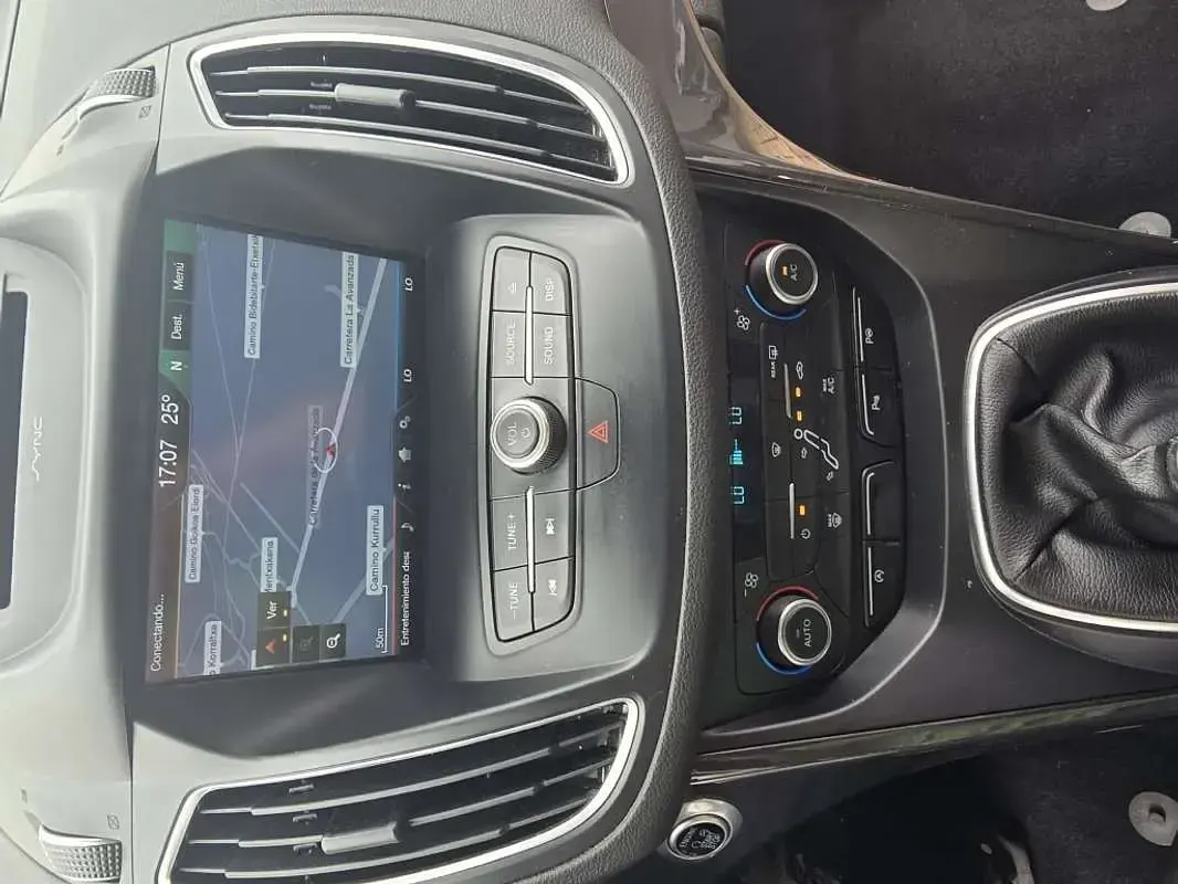 Usado Ford C-MAX Titanium 125 CV (91 kW) 2016 Marrón Monovolumen