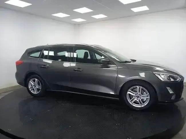 Usado Ford Focus Trend 125 CV (91 kW) 2019 Gris Familiar