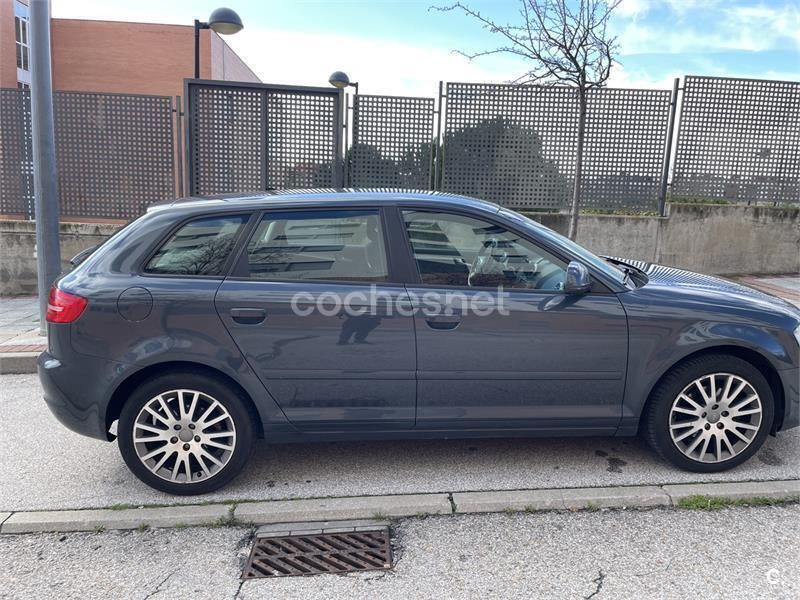 Azul Usado 2009 Audi A3 Sportback Ambiente Berlina | 8900 € (Buen precio) - Imagen 1/4
