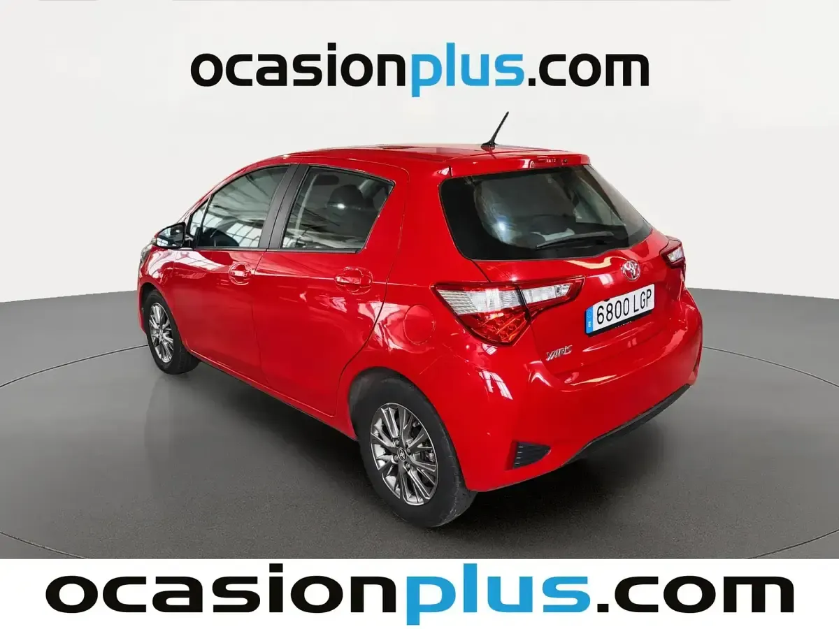 Usado Toyota Yaris Active 69 CV (50 kW) 2020 Rojo Berlina