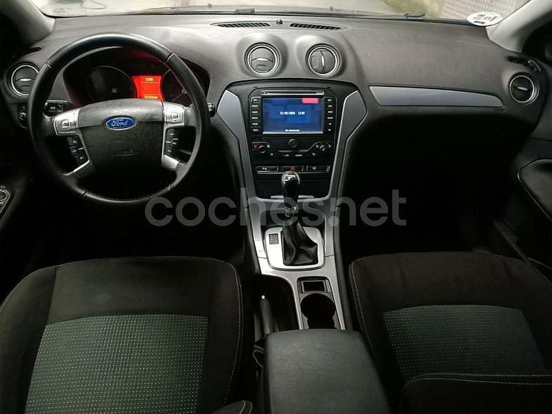 Usado Ford Mondeo Trend 140 CV (102 kW) 2012 Negro Berlina
