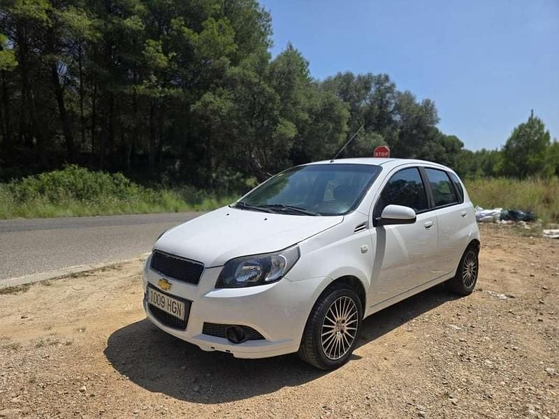Usado Chevrolet Aveo LS 84 CV (61 kW) 2012 Blanco Utilitario