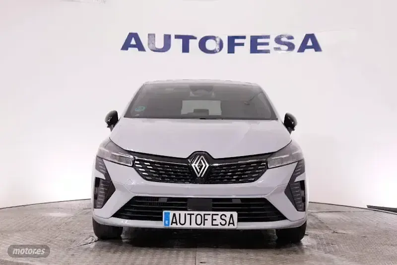Usado Renault Clio Techno 90 CV (66 kW) 2025 Gris Utilitario