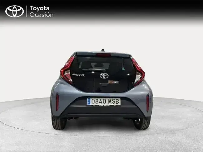 Begagnad Toyota Aygo X Play 72 HK (52 kW) 2024 Grå SUV