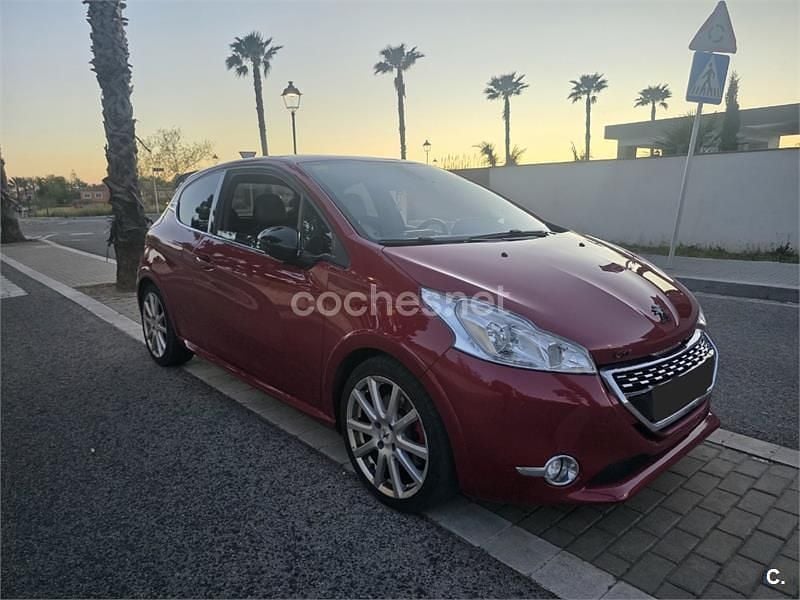 Usado Peugeot 208 GTi 200 CV (147 kW) 2015 Rojo Utilitario