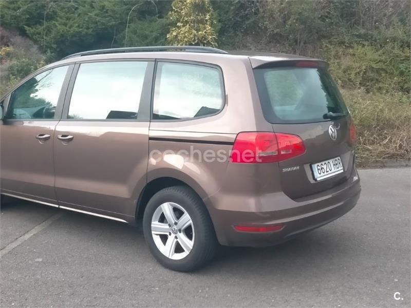 Usado VW Sharan Advance 140 CV (102 kW) 2011 Marrón Monovolumen