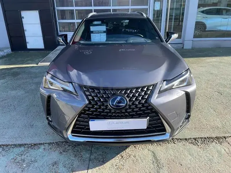 Usado Lexus UX Business Edition 184 CV (135 kW) 2022 Gris / plata SUV