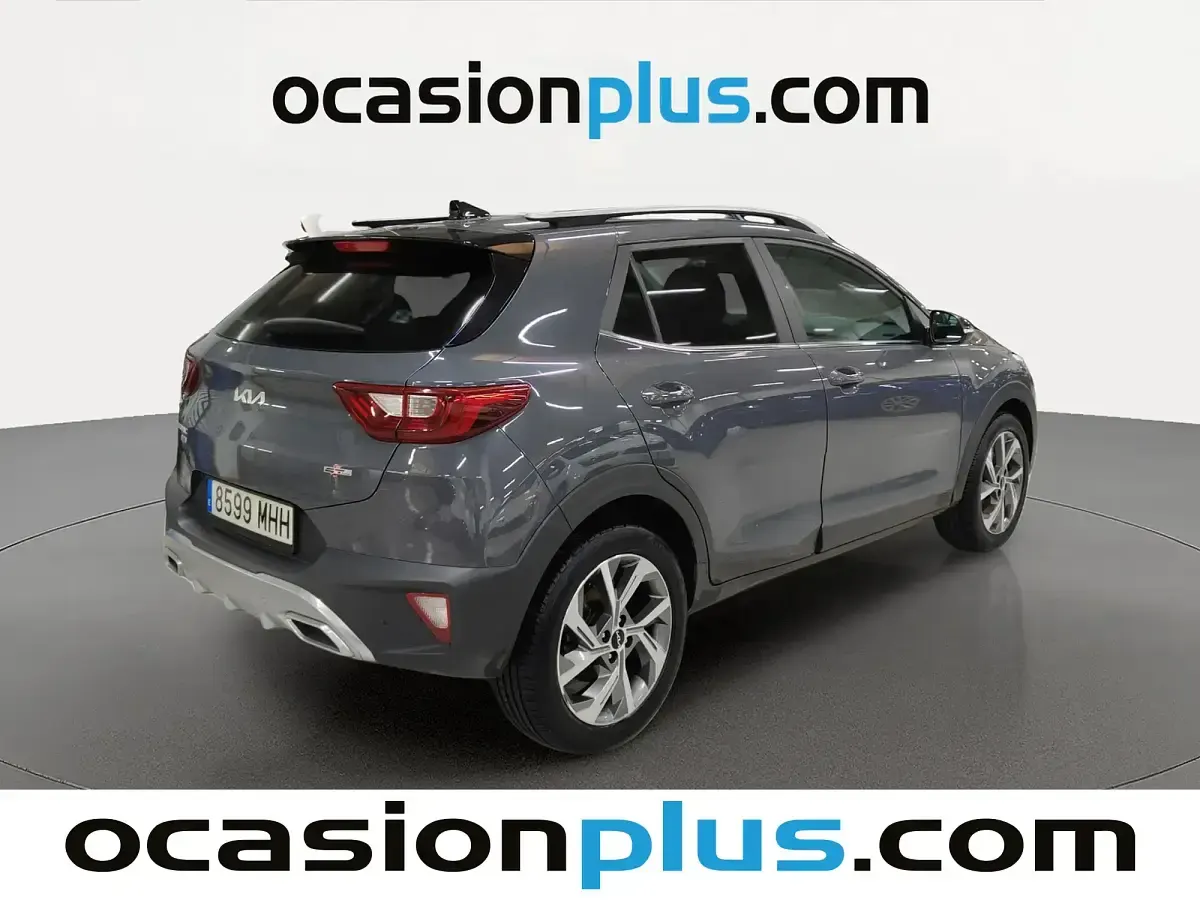 Usado Kia Stonic GT-Line 100 HP (73 kW) 2023 Cinzento SUV