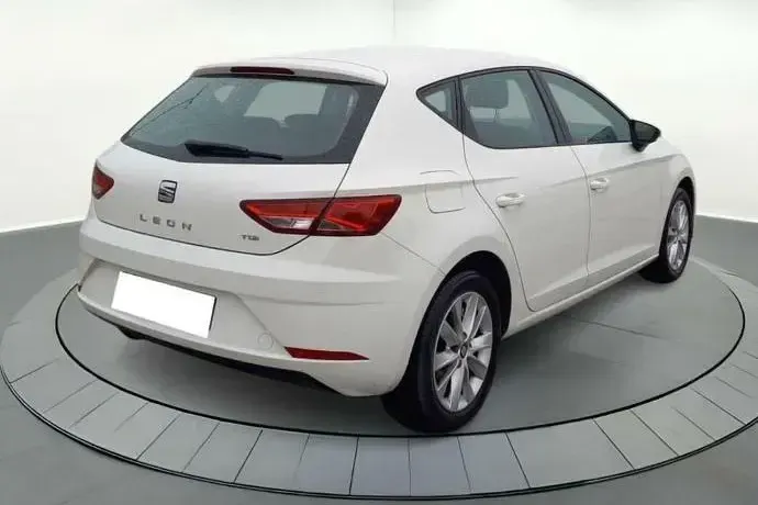 Usado Seat Leon Style 131 CV (96 kW) 2019 Blanco Familiar
