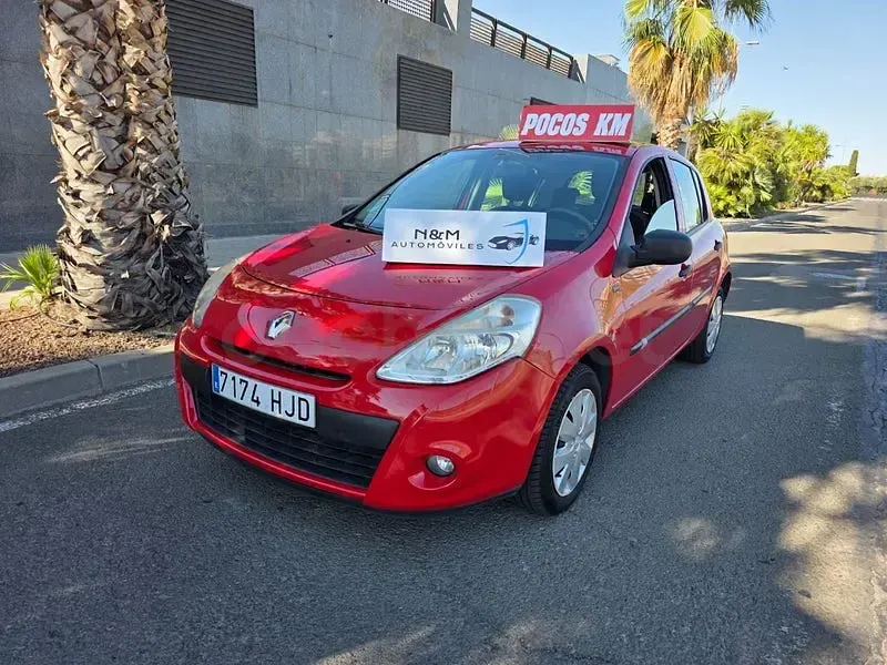 Usado Renault Clio IV Business 75 CV (55 kW) 2012 Rojo Berlina