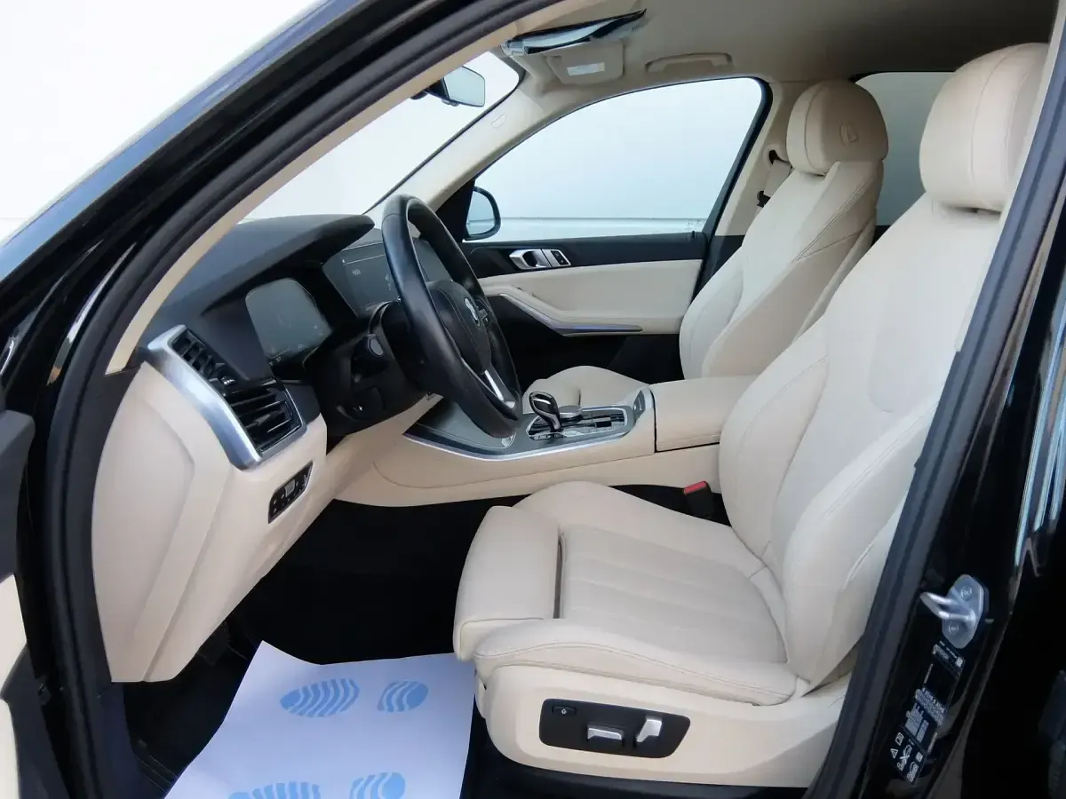 Usado BMW X5 Comfort Edition 231 CV (169 kW) 2022 Gris / plata SUV