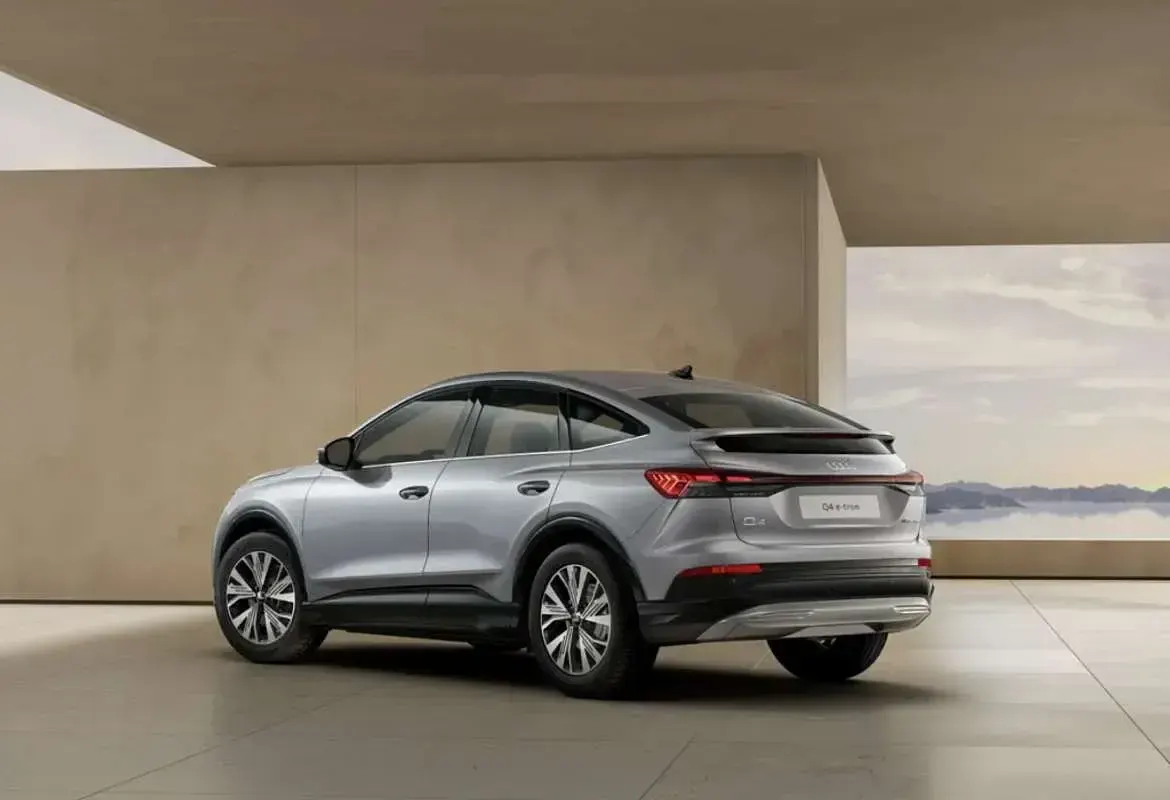 Nuevo Audi Q4 Sportback e-tron Advanced Plus 210 kW (286 CV) 2025 Plateado SUV