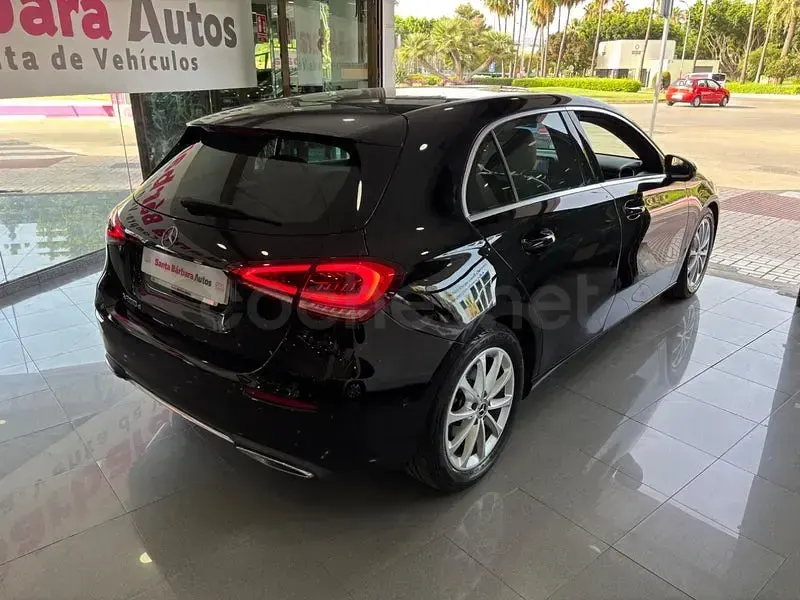 Usado Mercedes A200 150 CV (110 kW) 2020 Negro Utilitario