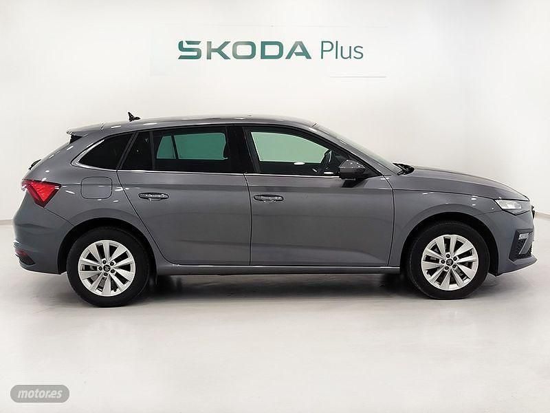 Usado Skoda Scala Selection 116 CV (85 kW) 2025 Gris / plateado Utilitario