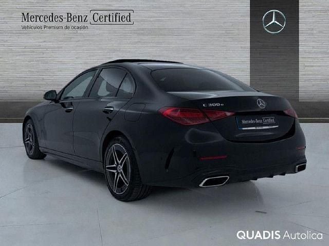 Usado Mercedes C300e AMG line 313 CV (230 kW) 2023 Negro obsidiana