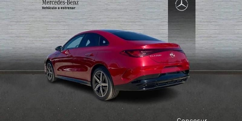 Nuevo Mercedes CLA 250+ 200 kW (272 CV) 2025 Rojo Berlina
