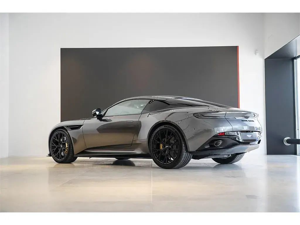 Nuevo Aston Martin DB12 680 CV (500 kW) 2026 Magnetic silver