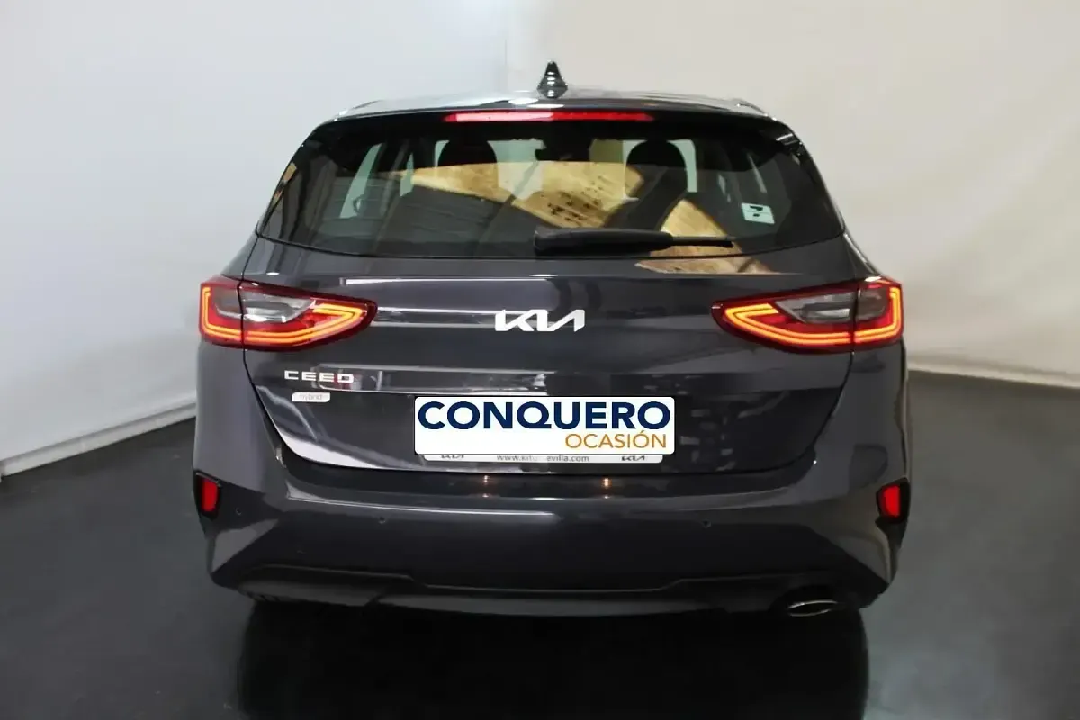 Usado Kia Ceed 136 CV (100 kW) 2024 Gris Utilitario
