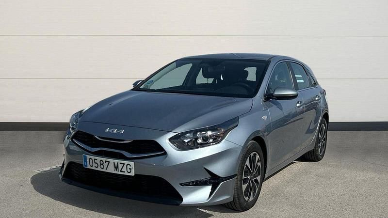 Usado Kia Ceed 100 CV (73 kW) 2025 Gris Utilitario