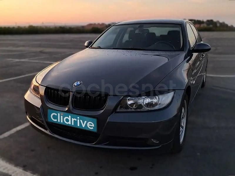 Usado BMW 318 143 CV (105 kW) 2006 Gris / plata Berlina