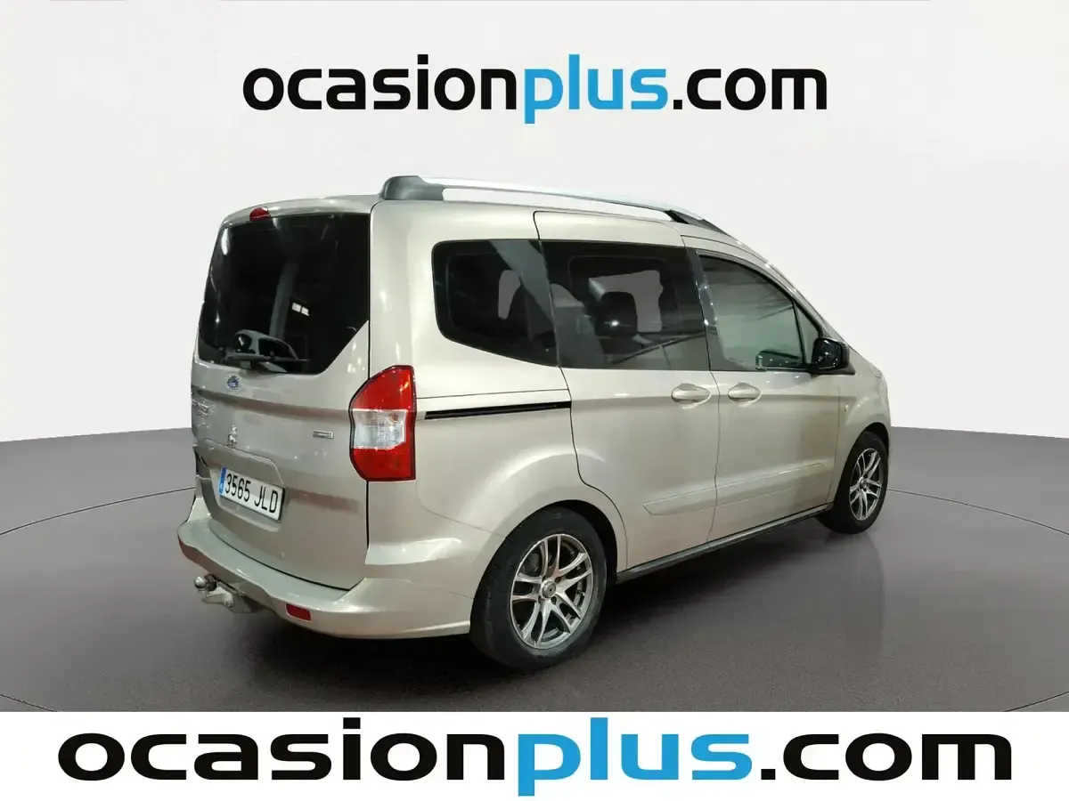 Usado Ford Tourneo Courier Ambiente 100 CV (73 kW) 2016 Gris Monovolumen