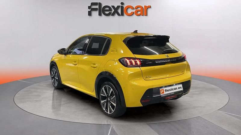 Usado Peugeot 208 GT 131 CV (96 kW) 2021 Amarillo Utilitario
