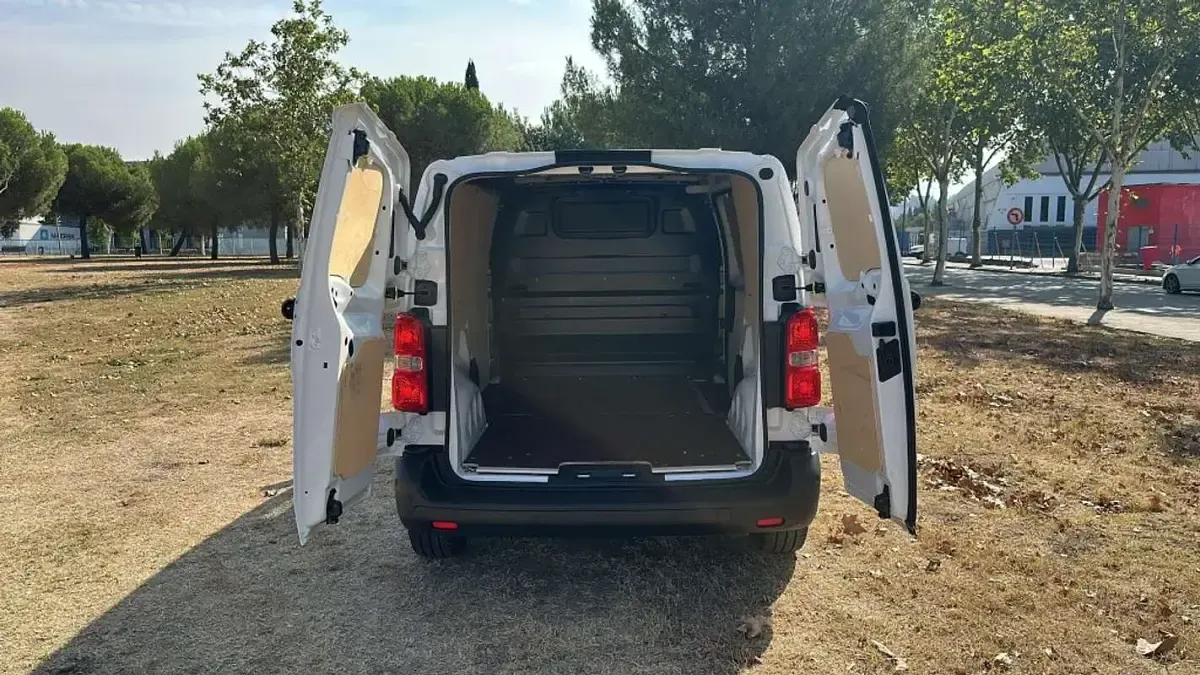 Usado Opel Vivaro Innovation 120 CV (88 kW) 2021 Blanco Monovolumen