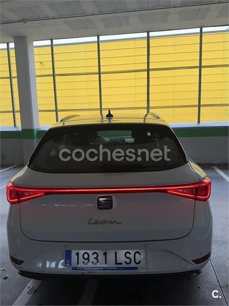 Usado Seat Leon Style 115 CV (84 kW) 2021 Blanco Familiar