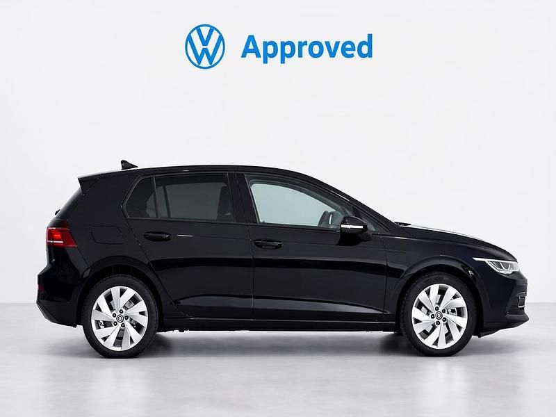 Usado VW Golf VIII 115 CV (84 kW) 2025 Negro Berlina