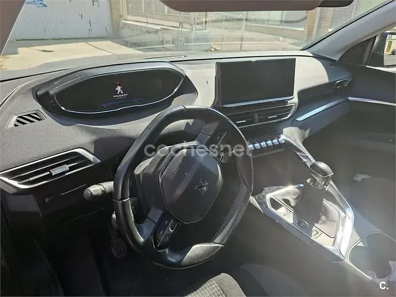 Usado Peugeot 3008 Active 130 CV (95 kW) 2021 Gris / plata SUV