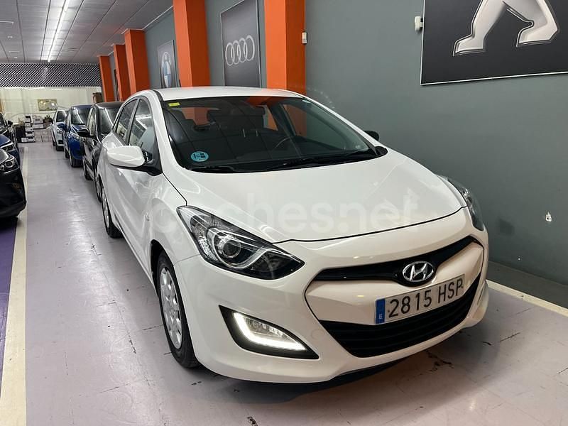 Usado Hyundai i30 101 CV (74 kW) 2013 Blanco Berlina