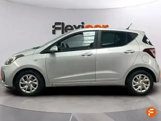 Usado Hyundai i10 66 CV (48 kW) 2017 Gris Utilitario