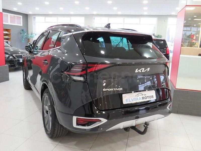 Usado Kia Sportage GT-Line 230 CV (169 kW) 2022 Gris / plata SUV
