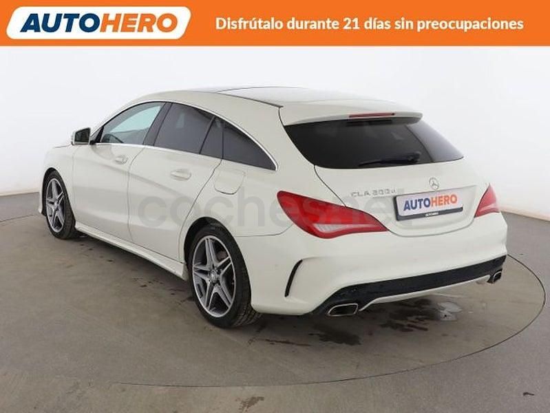 Usado Mercedes CLA200 Shooting Brake AMG line 136 CV (100 kW) 2016 Blanco Familiar