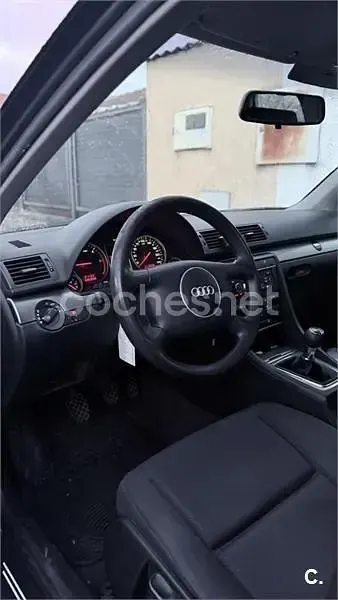 Begagnad Audi A4 130 HK (95 kW) 2002 Grå Sedan