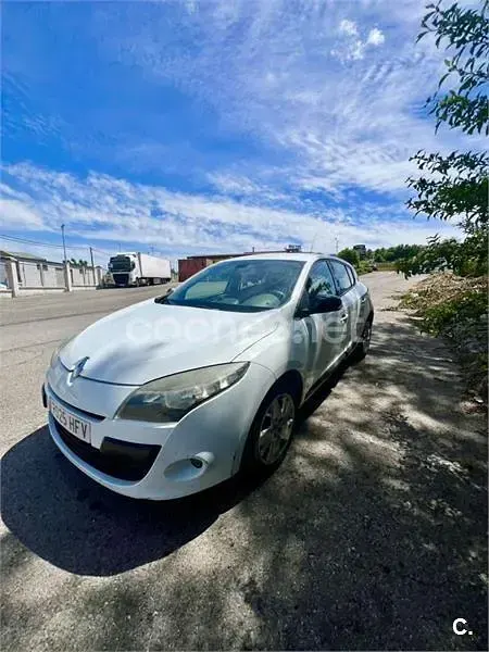 Usado Renault Mégane Authentique 90 CV (66 kW) 2012 Blanco Berlina