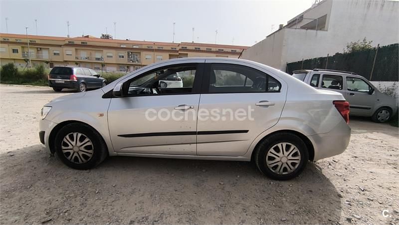 Usado Chevrolet Aveo LS 86 CV (63 kW) 2013 Gris / plata Berlina