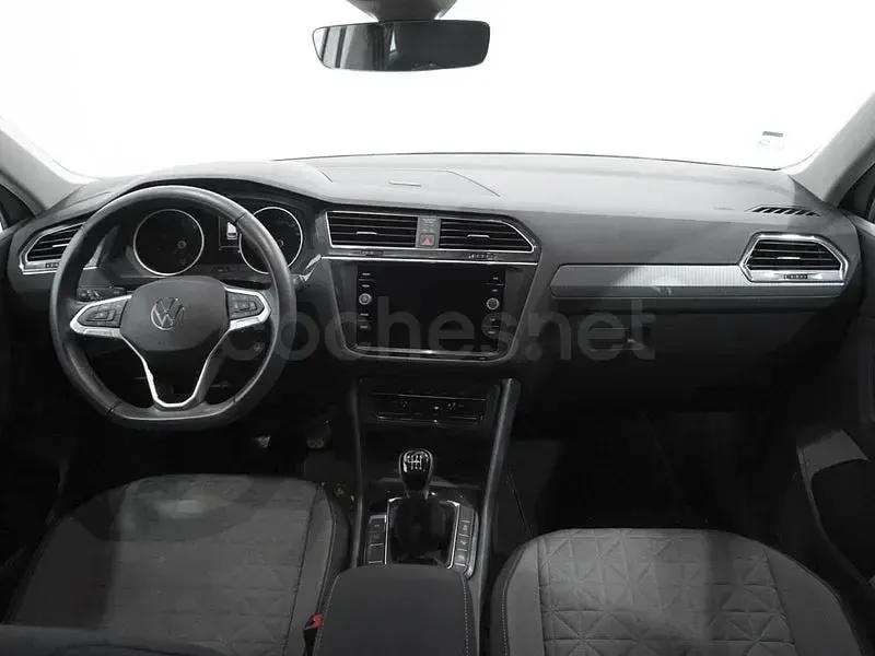 Usado VW Tiguan Life 150 CV (110 kW) 2022 Plateado SUV