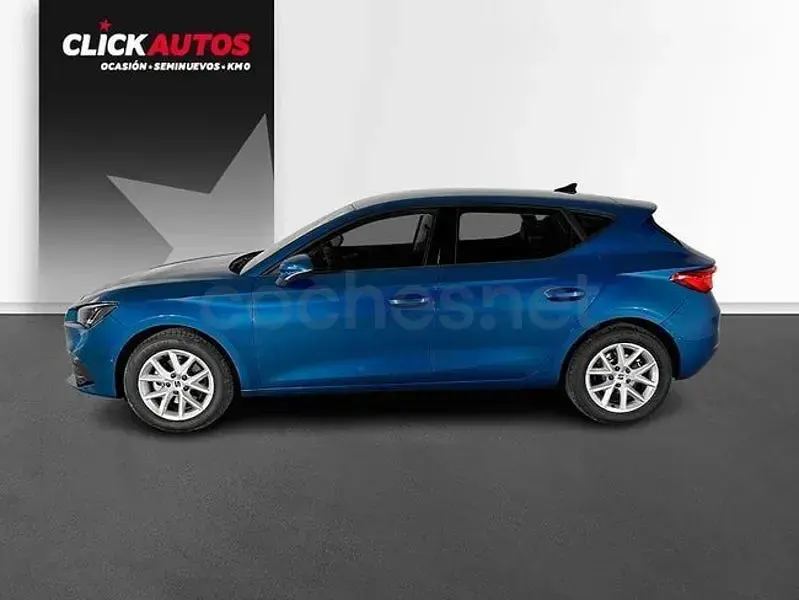 Usado Seat Leon Style 110 CV (80 kW) 2024 Azul Berlina