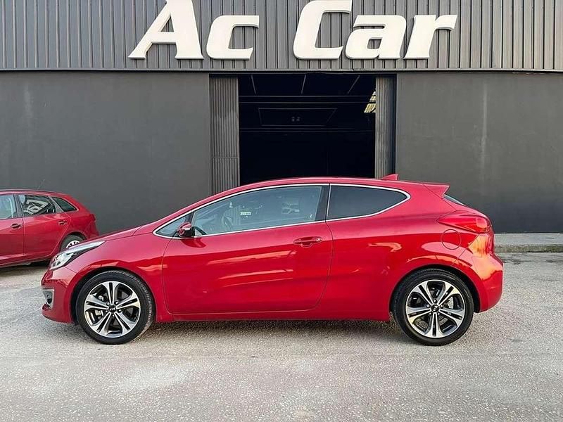 Usado Kia Ceed Sportswagon 120 CV (88 kW) 2017 Rojo Familiar