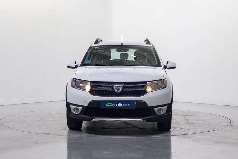 Usado Dacia Sandero Stepway 90 CV (66 kW) 2015 Blanco Utilitario
